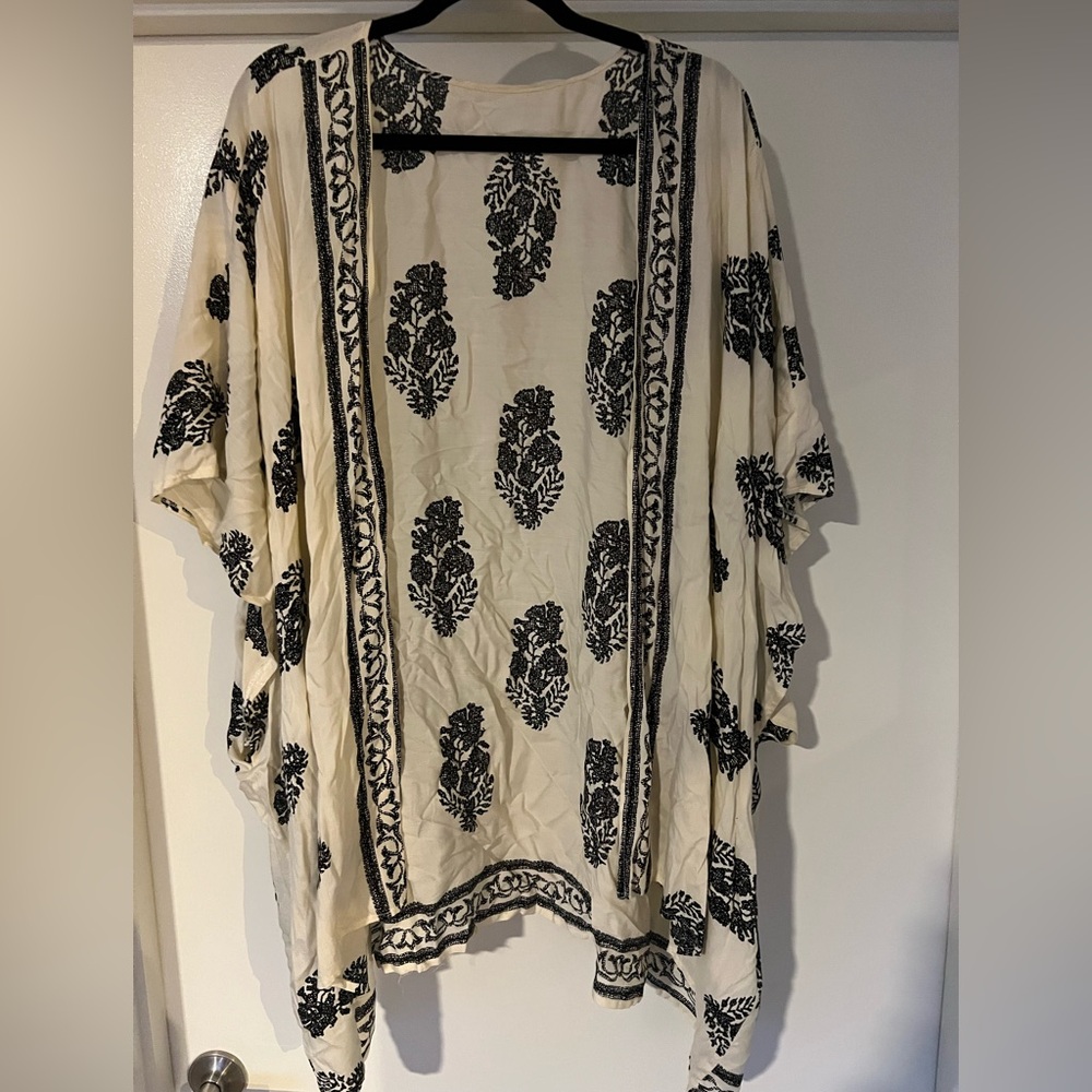 Chic Black and White Floral Kimono